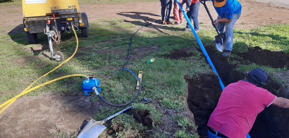 Sin romper pavimentos se instalan arranques domiciliarios, para agua potable