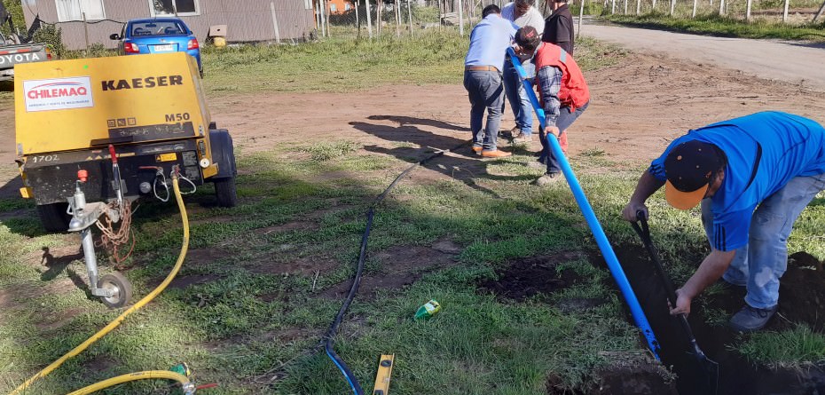 Sin romper pavimentos se instalan arranques domiciliarios, para agua potable