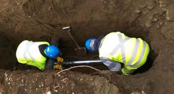 Instalación subterránea de uniones domiciliarias de alcantarillado, Currarehue